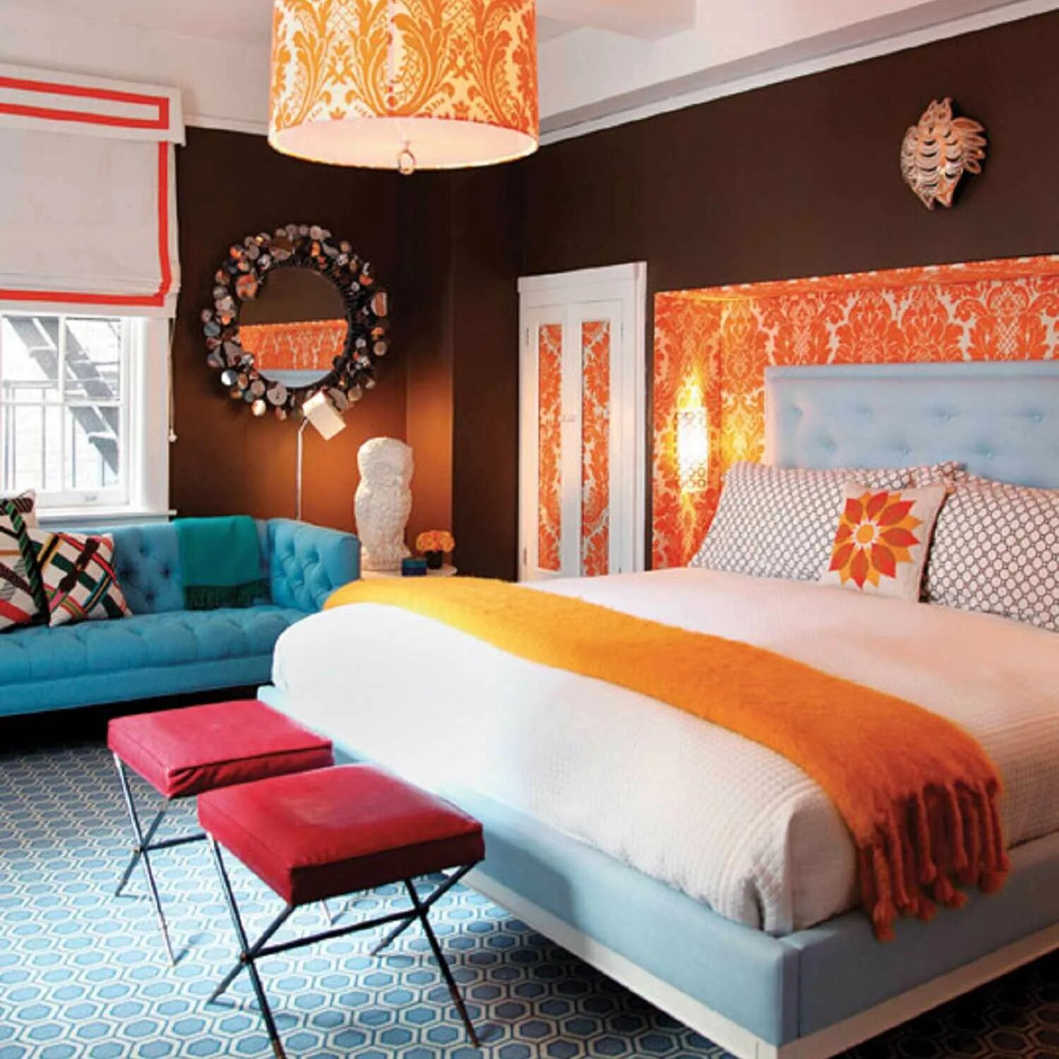 Сочетание цветов интерьере оранжевый. Сочетание цветов интерьере оранжевый. Сочетание оранжевого цвета в интерьере. Оранжевый диван в интерьере. Гостиная в оранжевом цвете.