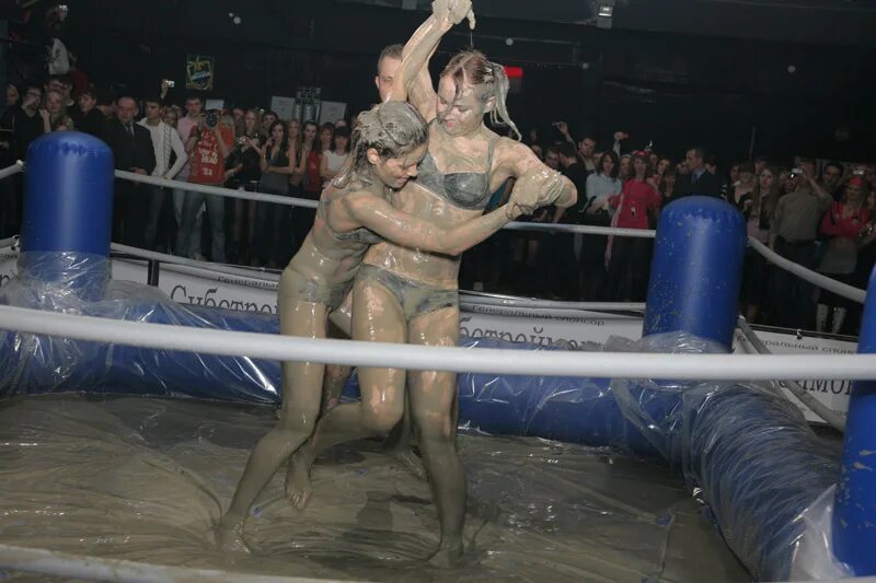 Мария артюхина мма. Включи девчачью борьбу борьбу. Девичья битва. Хлоя камерон бои. Битва при молодях 1572.