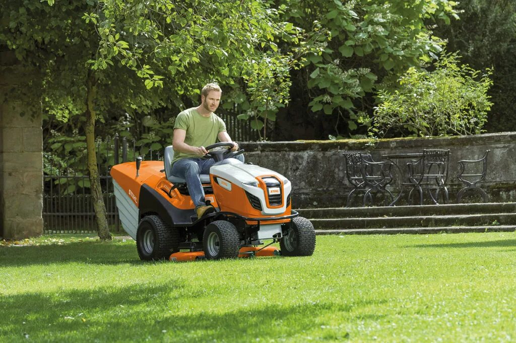 Газонокосилка с рулем. Садовый трактор Stihl RT 5097. Трактор RT 6127 zl. Садовый трактор Stihl RT 6112 С. Газонокосилка минитрактор Stihl RT 5097 С.