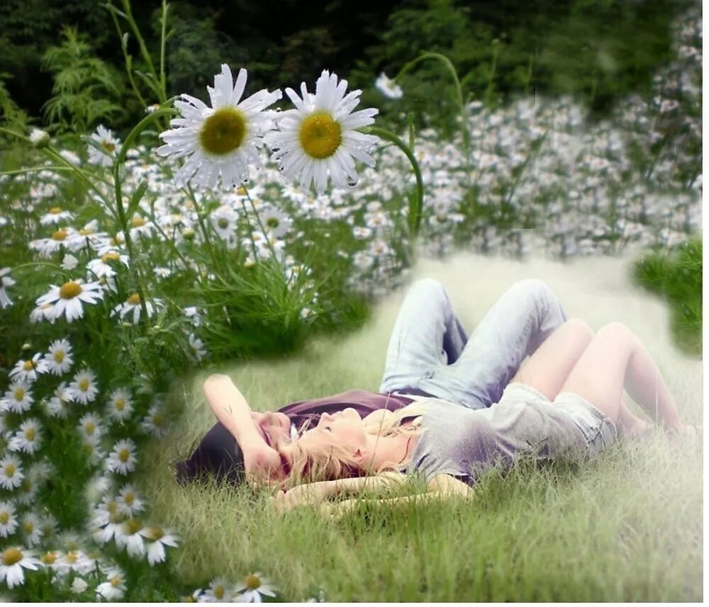 Позитивная девушка. Признаки лета в природе. Счастливые люди на природе. Времена года для дошкольников. Времена года для дошкольников.