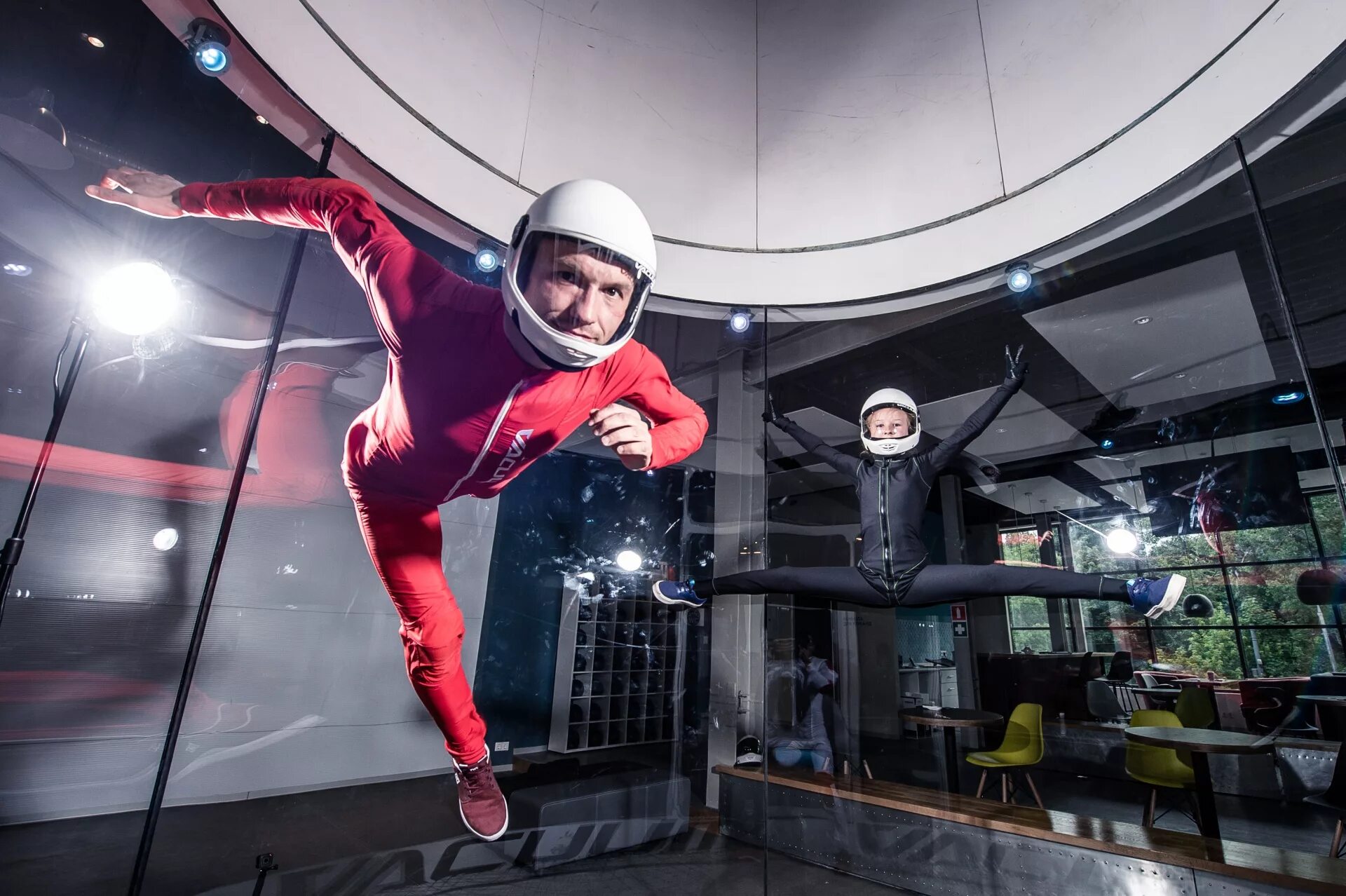 Аэро клип. Аэротруба vacuum сокольники. fly arena аэротруба. свободный полет аэротруба в москве. аэрополет в трубе в москве.