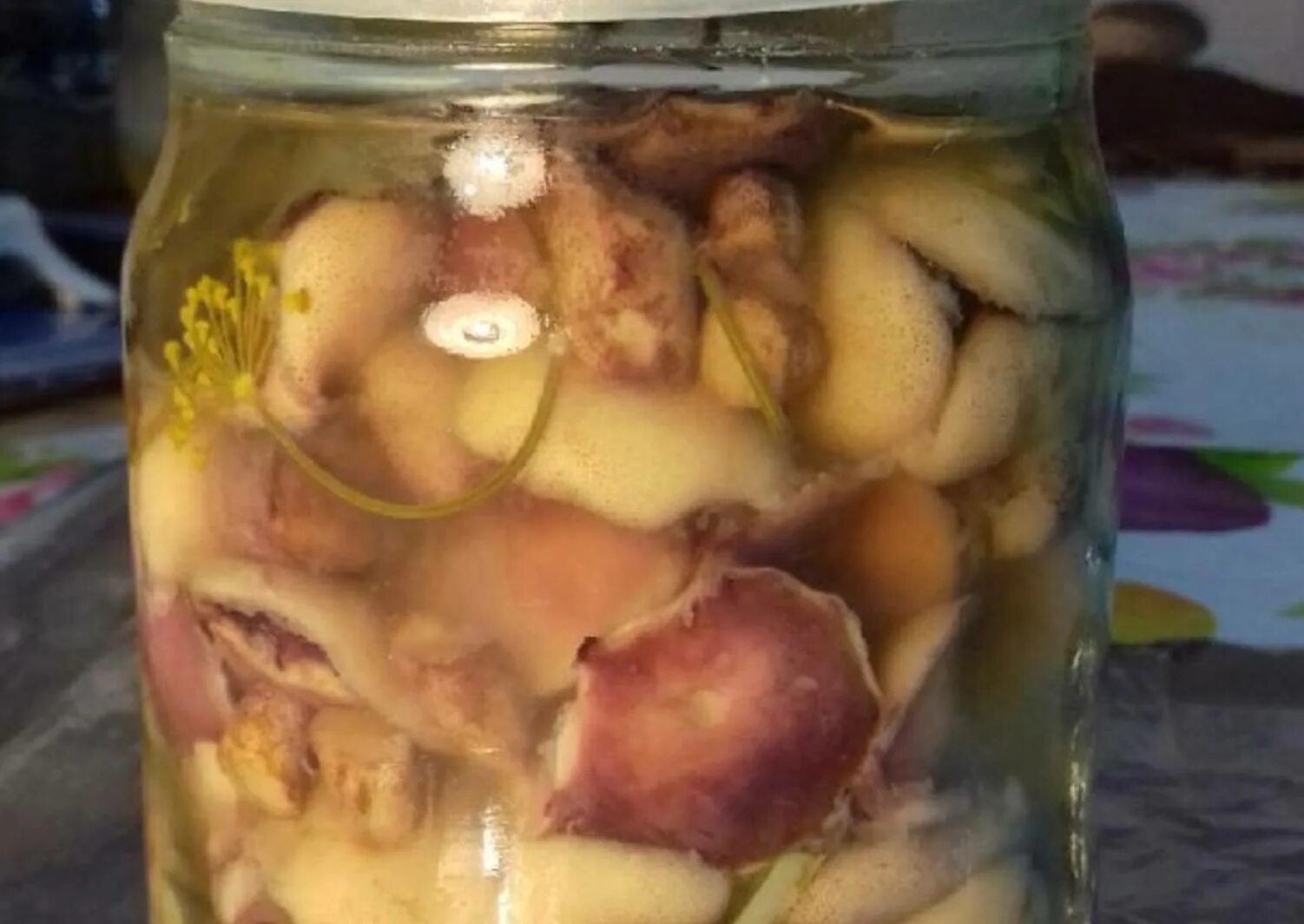 Как мариновать маслята рецепт с уксусом. Маринад для маслят на зиму. маслята на зиму в банках с уксусом. маслята солёные.
