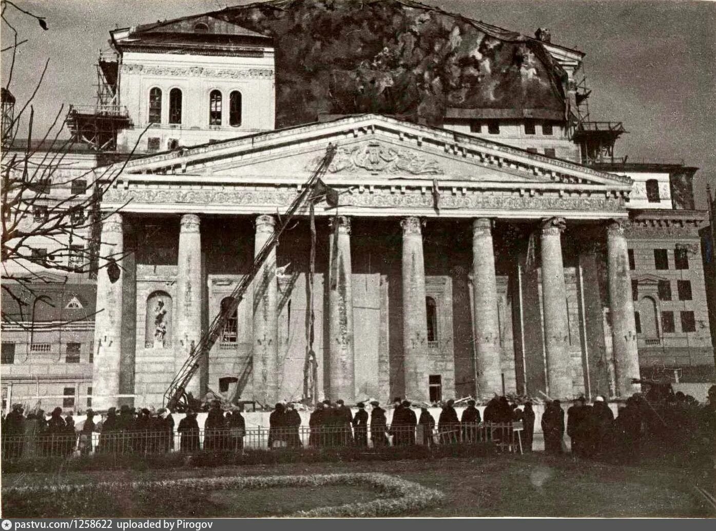 Большой театр Москва 1941. Большой театр в 1941 году. Маскировка Москвы в 1941 большой театр. Маскировка большого театра в 1941 г.