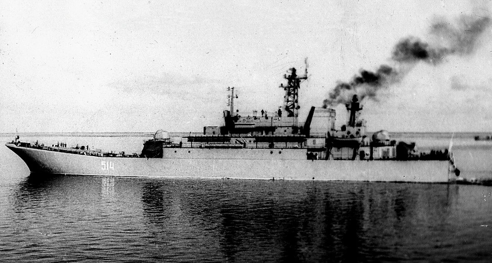 Пм 140. Бдк адмирал невельской. средние десантные корабли проекта 572. бдк 98 адмирал невельской. пм 140 корабль.
