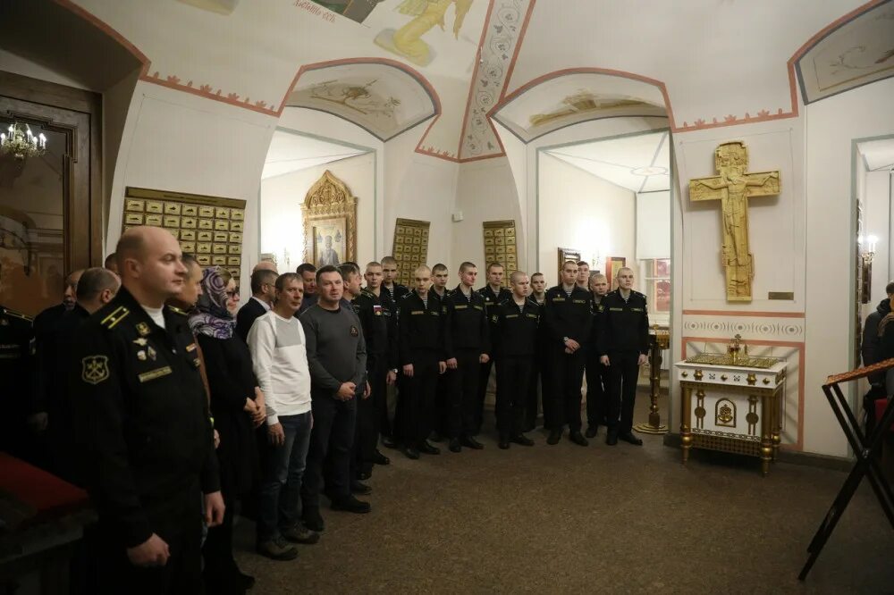 Передача св. Главный штаб ВМФ. Курсанты в церкви. Храм Минобороны.