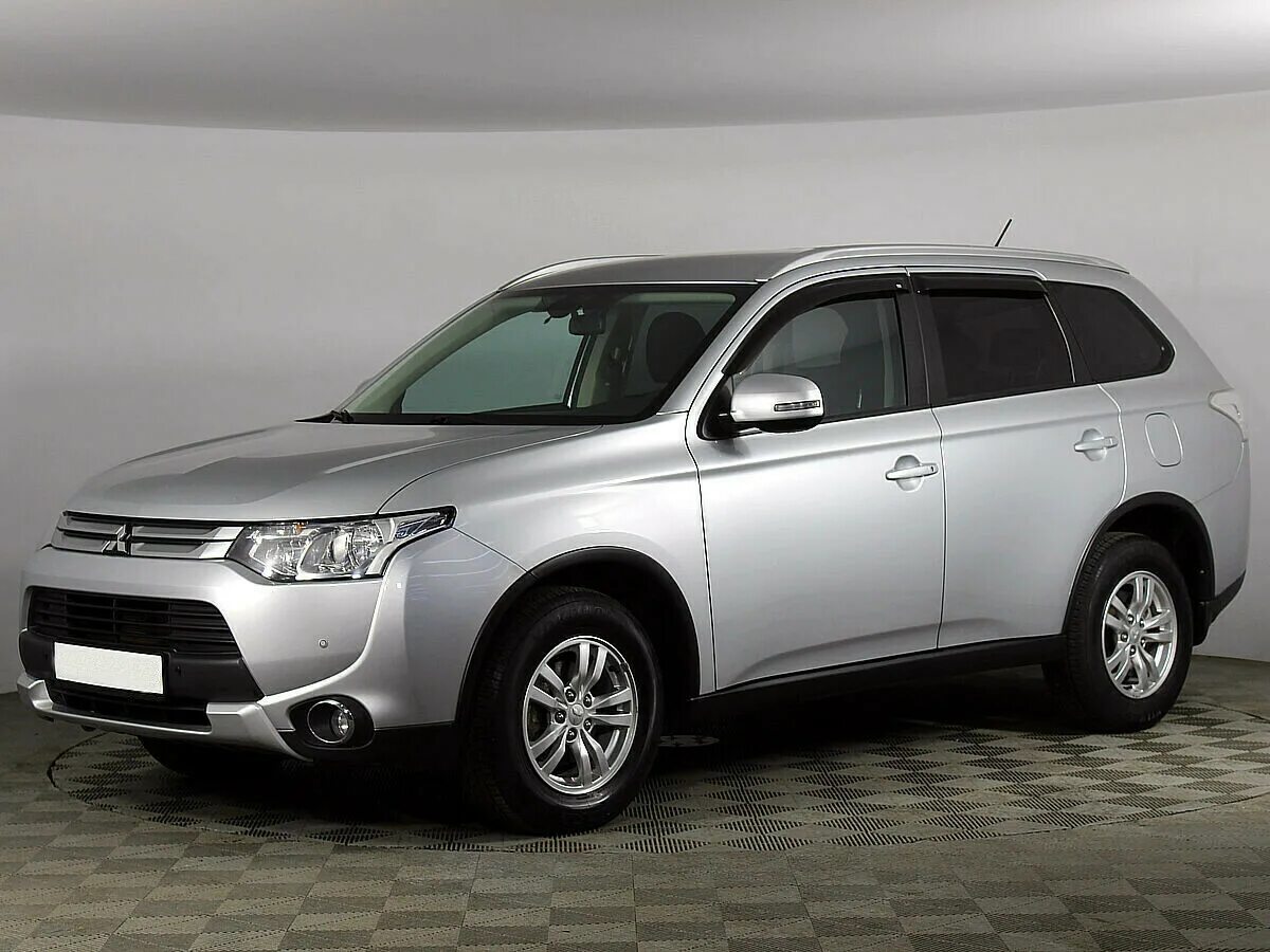 Mitsubishi outlander продажа. Mitsubishi Outlander 2014. Mitsubishi Outlander III 2014. Митсубиши Аутлендер 2014. Mitsubishi Outlander 2.4.