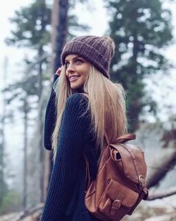 Девушка в шапке