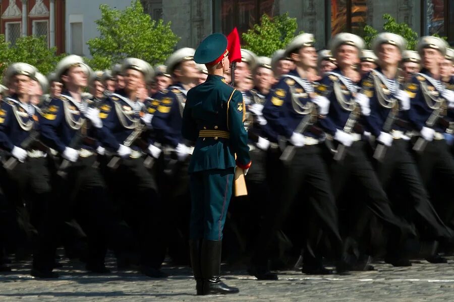 Парад 2010 на красной площади. Парад Победы 2010. Парад Победы 2010 США. Американцы на параде Победы в Москве 2010.