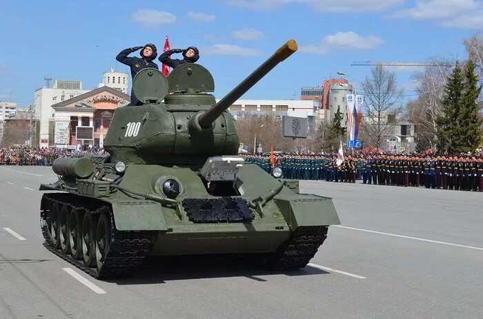 Омский танковый инженерный институт мемориал танки. Омский военный институт бронетанковых. Памятник танк в омске. Омск военный институт бронетанковых войск. Танковый омск.