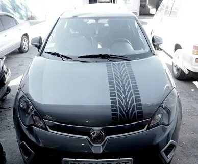 Полосы на капоте автомобилей