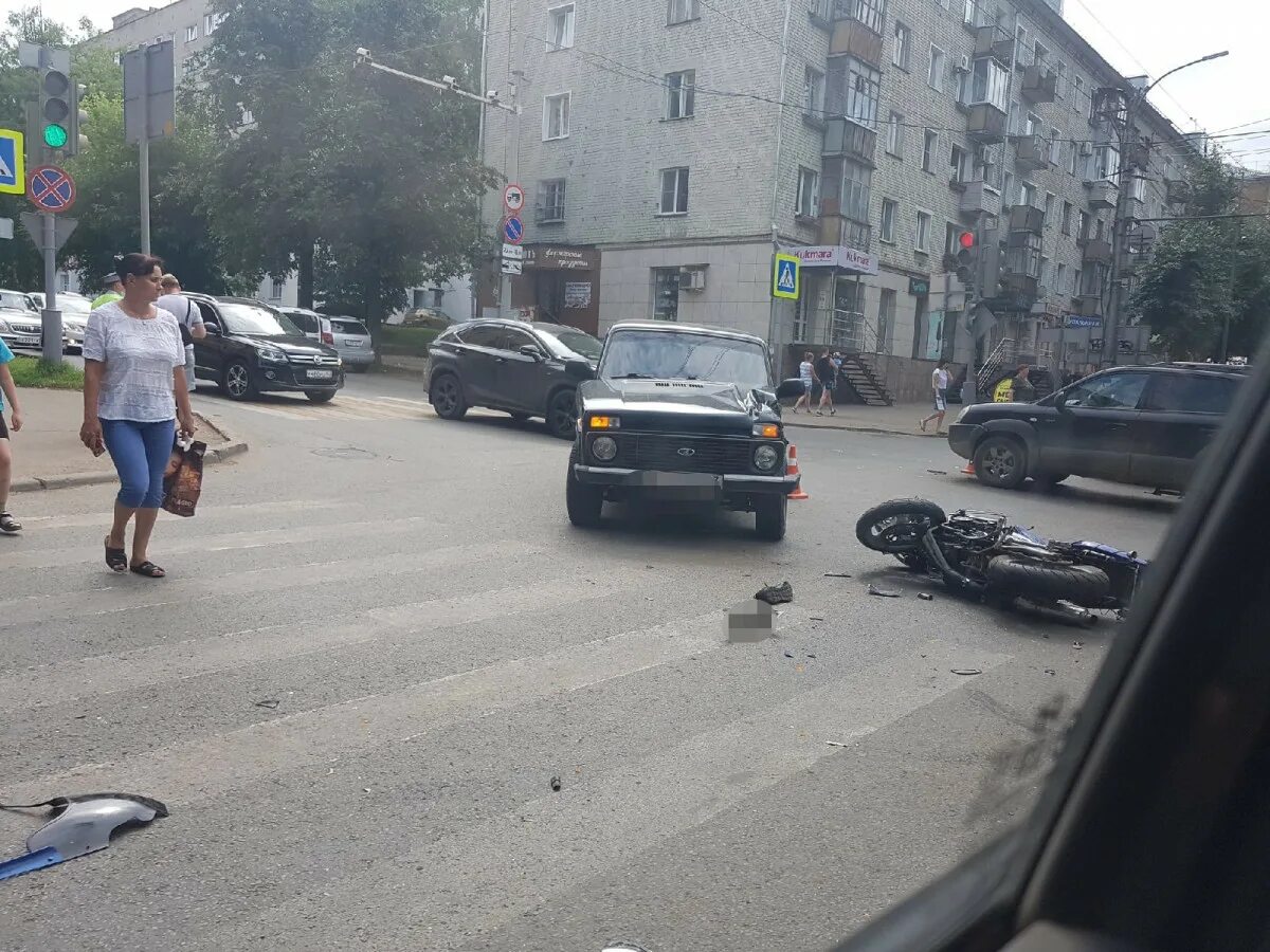 театро уфа. торговый центр алые паруса киров. г. киров ул. октябрьская 79.