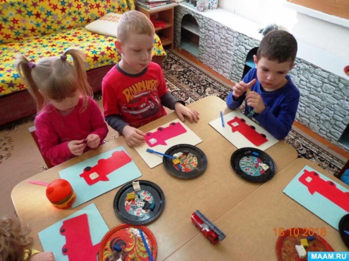 Лепка на тему дорожная безопасность в средней группе. Лепка пожарный подготовительная группа. Лепка по правилам дорожного движения. Лепка на тему безопасность. Аппликация по пдд.