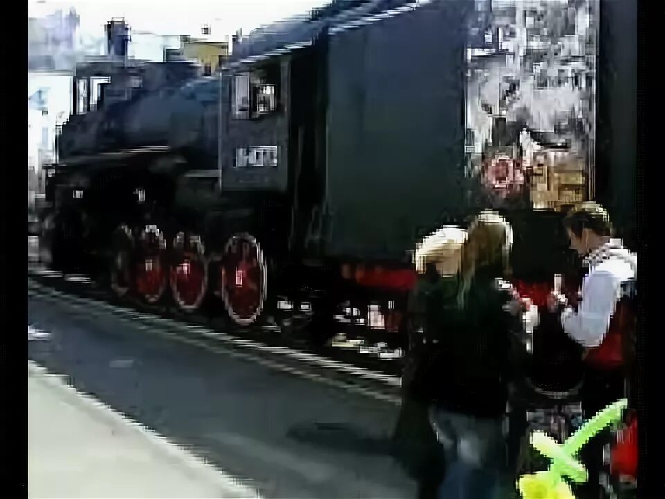 Мама сказала 12 мая что поезд. Опоздал на поезд. Мама сказала 12 мая что поезд. Вагон тронулся и мужчина сказал. Советское воспоминание.