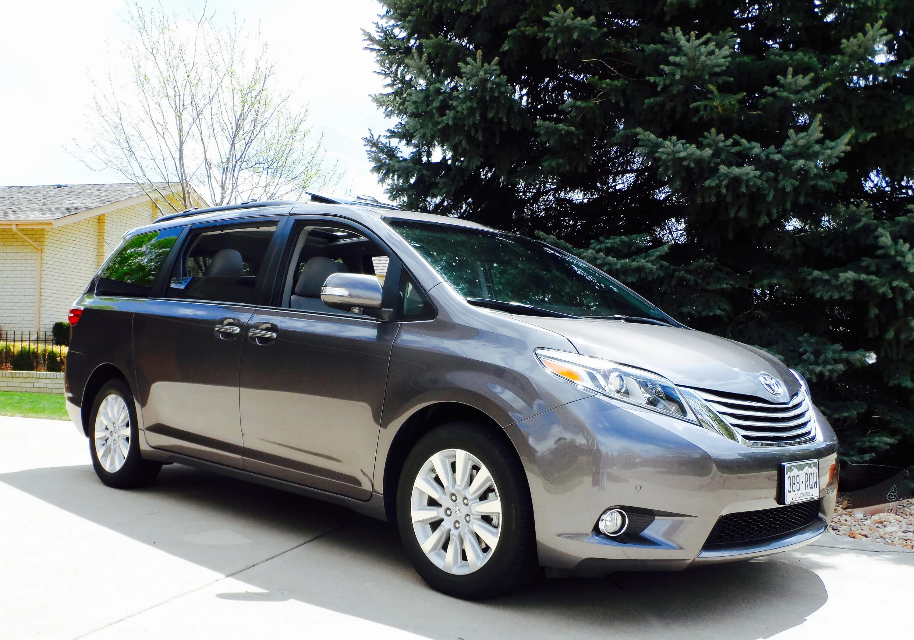 Минивэн Тойота Сиенна 2015. Toyota Sienna 2023. Тойота Сиена 4. Toyota Sienna Limited AWD.