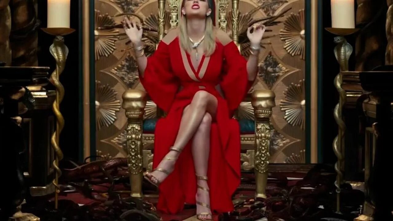 Тейлор свифт look what you make. Тейлор свифт what you made me do. тейлор свифт look what you made me. тейлор свифт лук вот ю мейд ми ду. тейлор свифт look what you made me do клип.