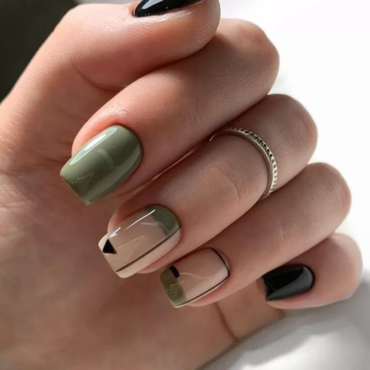 Оливковый маникюр на квадратные ногти. Оливковый маникюр на квадратные ногти. Маникюр оливкового цвета. Оливковый маникюр на квадратные ногти. Маникюр зеленого цвета.