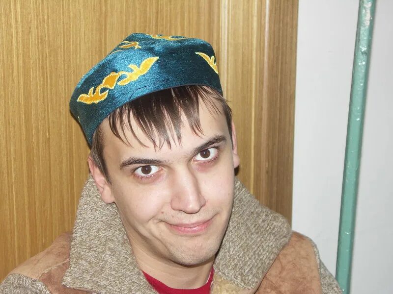 Казахи современные. Ред казах. Красивая девушка в красном платье. Казахи фото. Казахи фото.