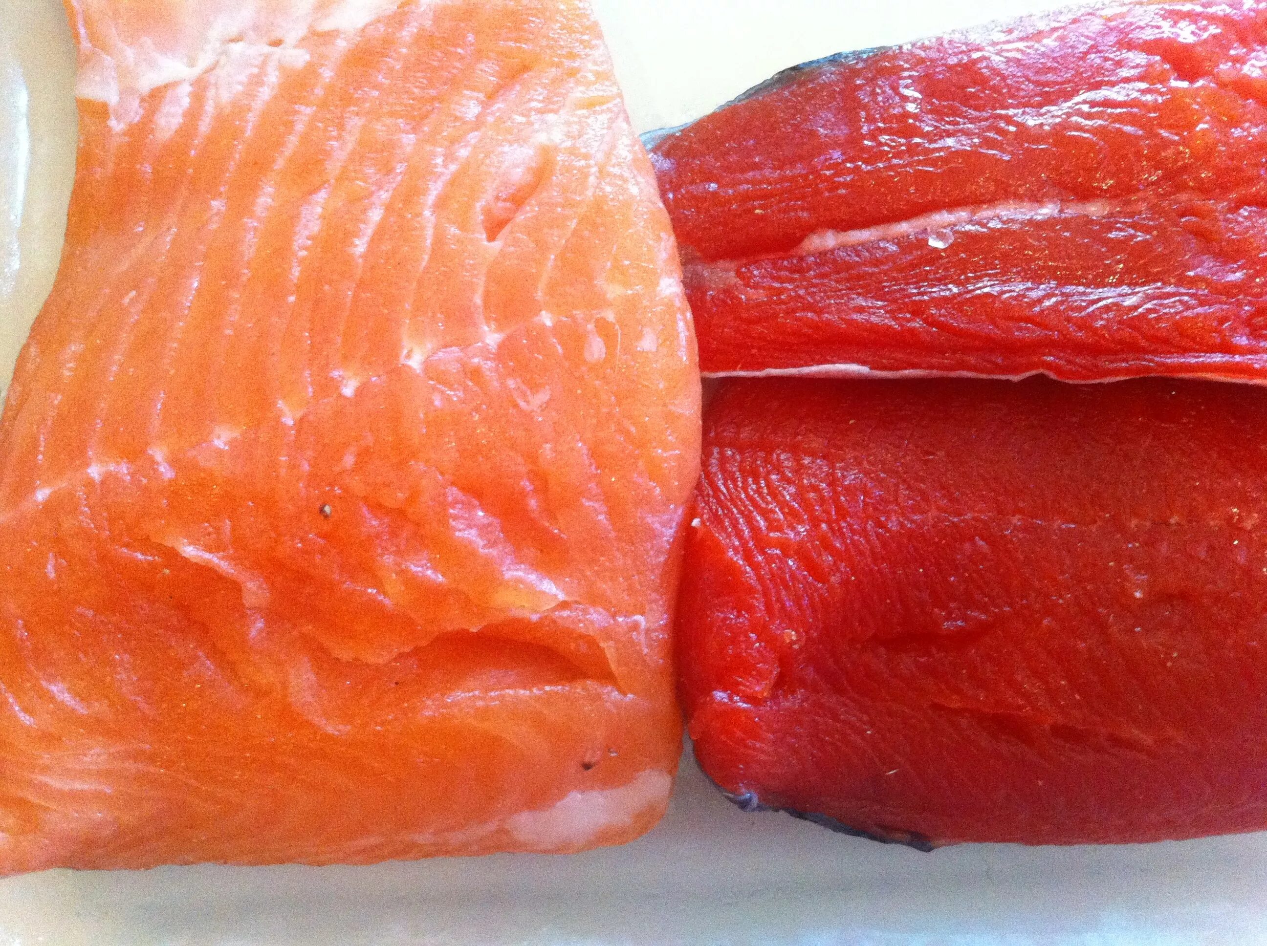 Мясо рыбы каких можно есть. Форель нерка чавыча. Красная рыба нерка мясо. Чавыча мясо. Настоящий цвет лосося.