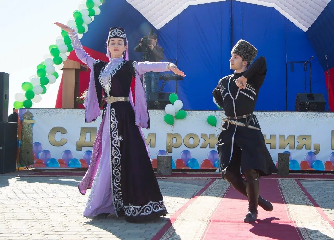 День назрани. Ингушетия назрань школа й15. День республики ингушетия картинки. День назрани. 30 летие республики ингушетия.