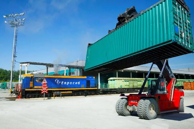 евросиб контейнерные перевозки. крытые вагоны евросиб. крытые вагоны евросиб. полувагон евросиб. сочлененные вагоны тихвинский завод.