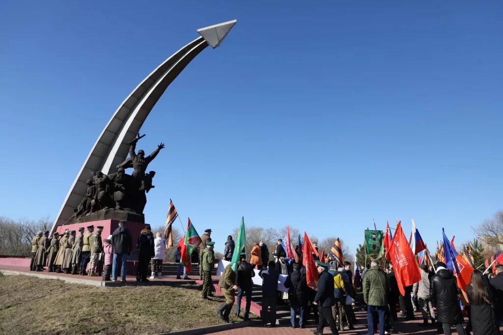 Освобождение ростова от фашистских захватчиков. Кумженский мемориал Ростов-на-Дону. Мемориальный комплекс «Кумженская роща». Годовщина освобождения Ростова на Дону. Освобождение Ростова от немецко фашистских захватчиков.