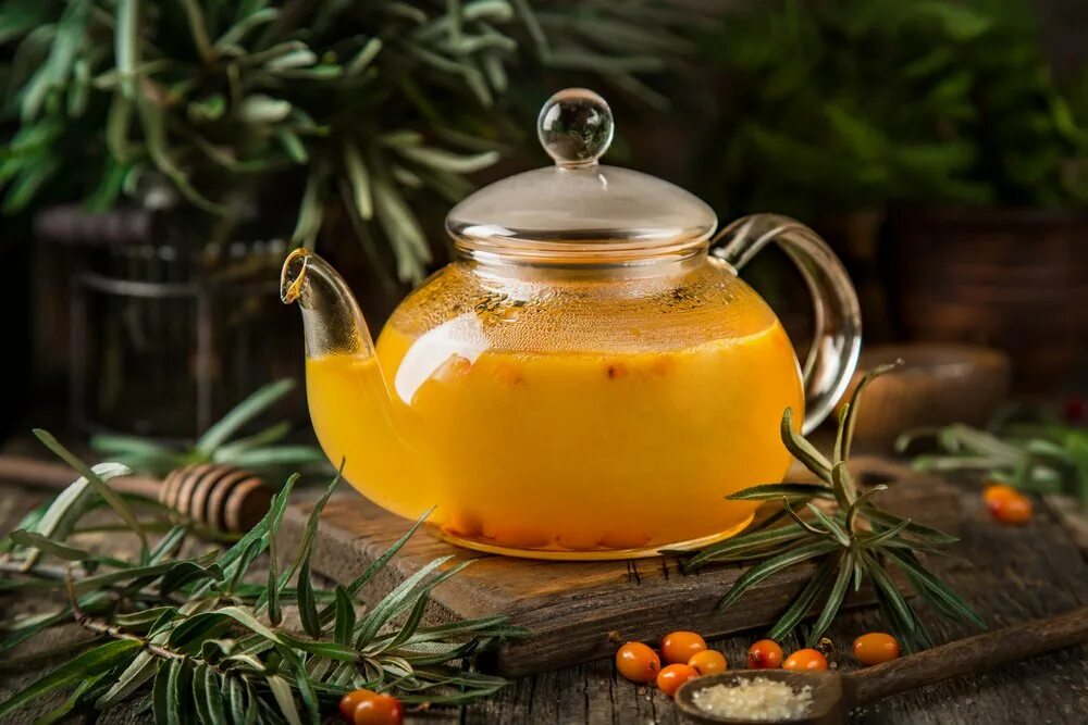 прозрачный чайник для заварки с фруктами. чай облепиха маракуйя чайник. облепиховый чай в чайнике. чай с облепихой и апельсином и медом. чай облепиховый с манго.