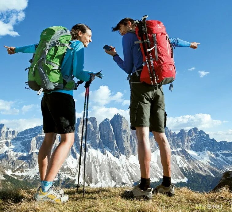 Tourist camping. Треккинг хайкинг. Турист с рюкзаком. Туристический поход. Рюкзак для похода.