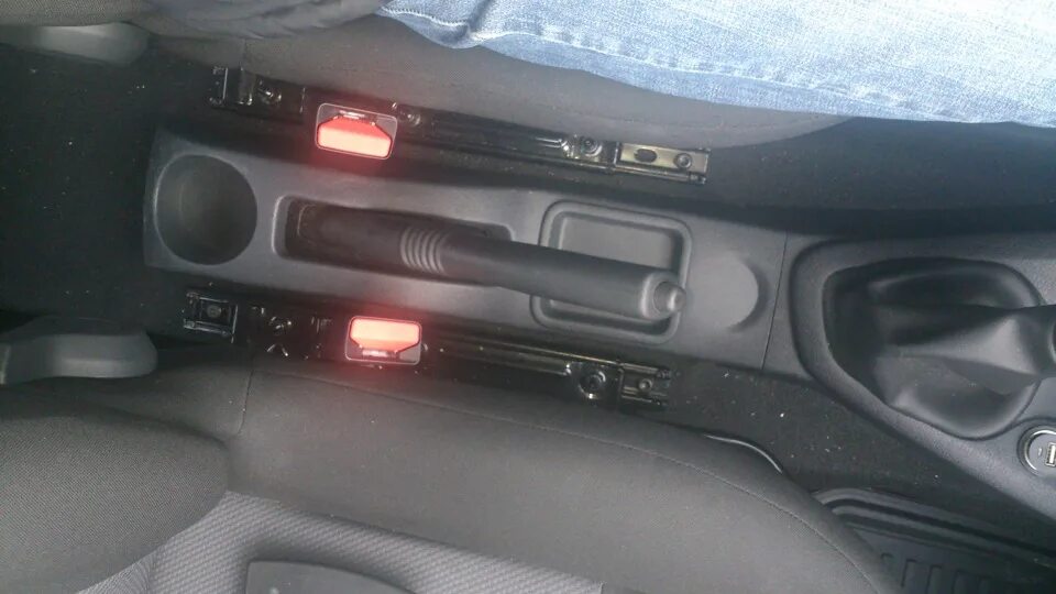 Подлокотник renault sandero stepway 2 с usb. 8201441380 renault консоль панели приборов (плас). Тоннель логан 2. Тоннель ручника renault logan 2. Тоннель логан 2.