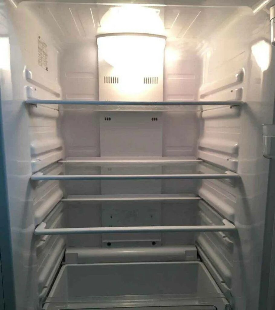 Холодильники ноу фрост фото. Холодильник Samsung no Frost. Холодильник Samsung двухкамерный ноу Фрост. Холодильник самсунг 185 см no Frost. Холодильник Bosch System _no Frost_ двухкамерный.