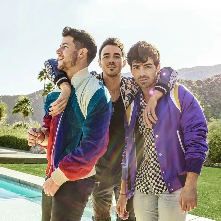 Джонас брозерс. Братья джонас 2017. Jonas brothers jonas brothers. Jonas brothers jonas brothers. Группа джонас братья.