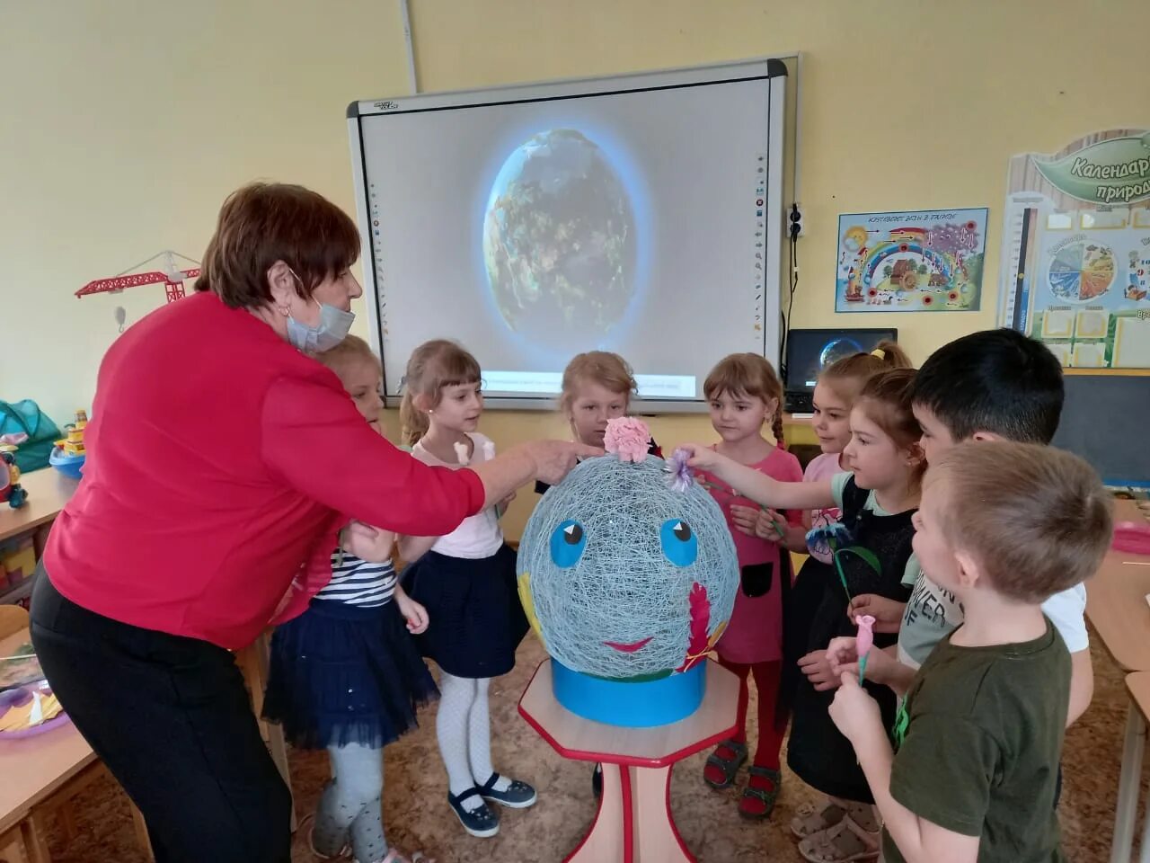 День земли в детском саду средняя группа. День земли в детском саду. Международный день земли в детском саду. Международный день земли поделки. Международный день земли детском садике.