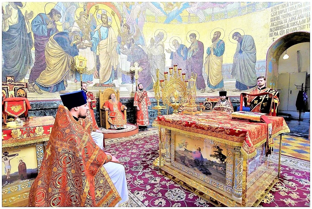 хлебный спас в церкви. служба на спас в храме. храм преображения господня села спас-темня. освящение орехов и хлеба в храме. храм спаса нерукотворного в новоогарева.