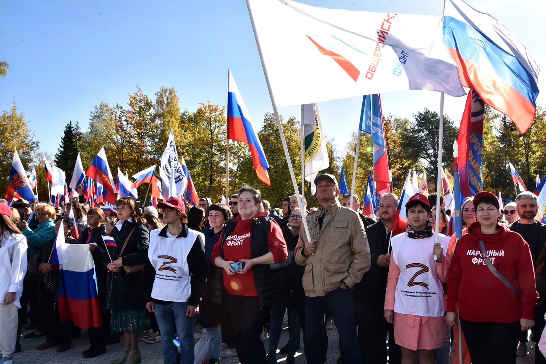 Поддержку референдума. Митинг в поддержку донбасса. концерт в поддержку референдума. митинг в поддержку референдума. митинги в рф.