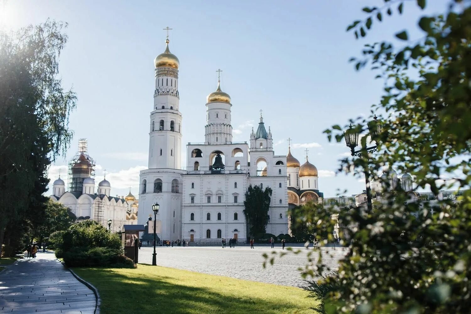 Московский кремль москва ивановская площадь фото. Ивановская площадь Кремля в Москве. Ивановская Соборная площадь. Ивановская площадь Кремля сейчас. Ивановская площадь Московского Кремля фото.