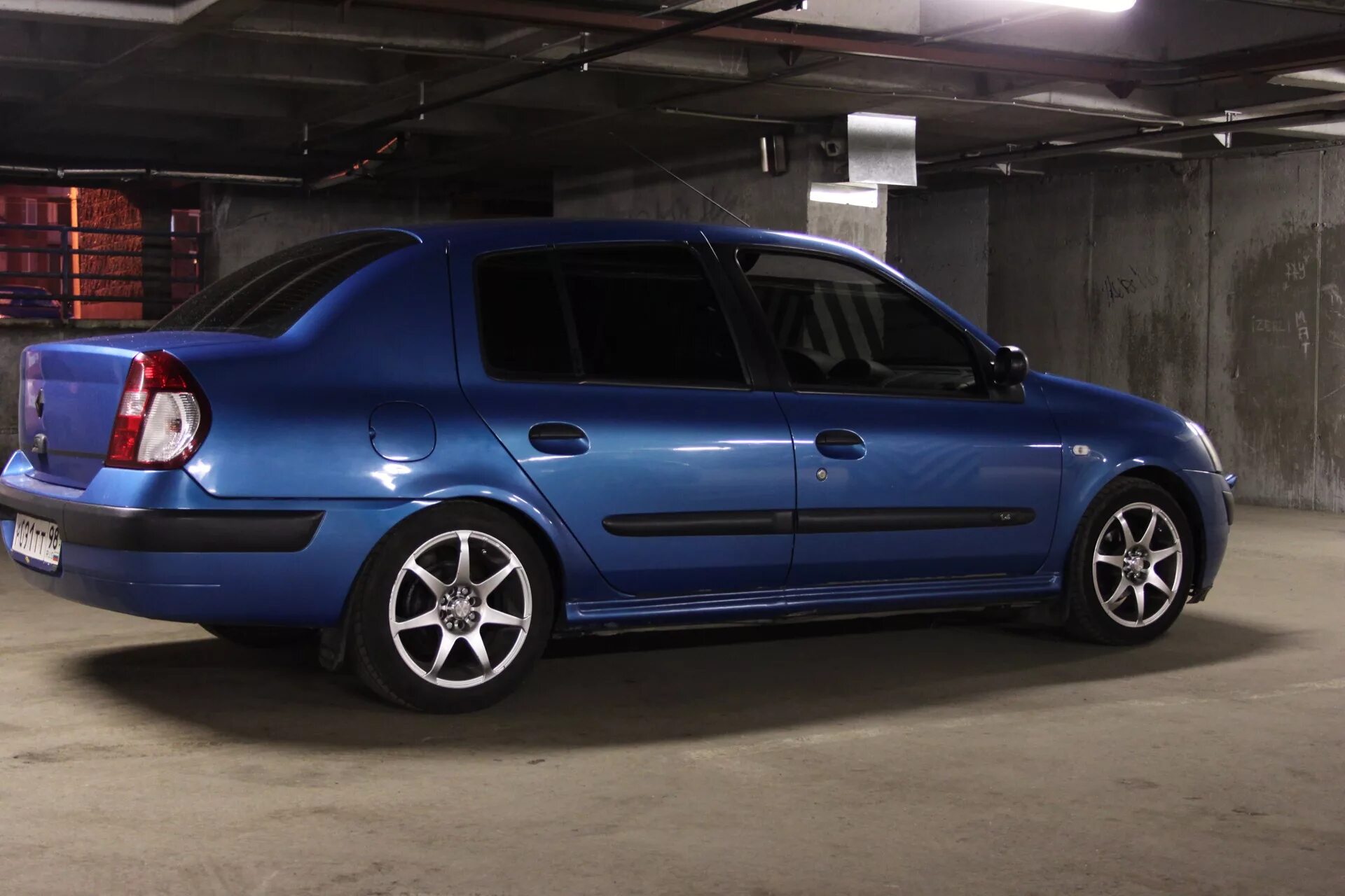 Какой диск стоит рено логан. Renault symbol 2 диски 17. renault symbol 2004 диски r16. рено симбол на 16 дисках. renault symbol 2001 tuning.