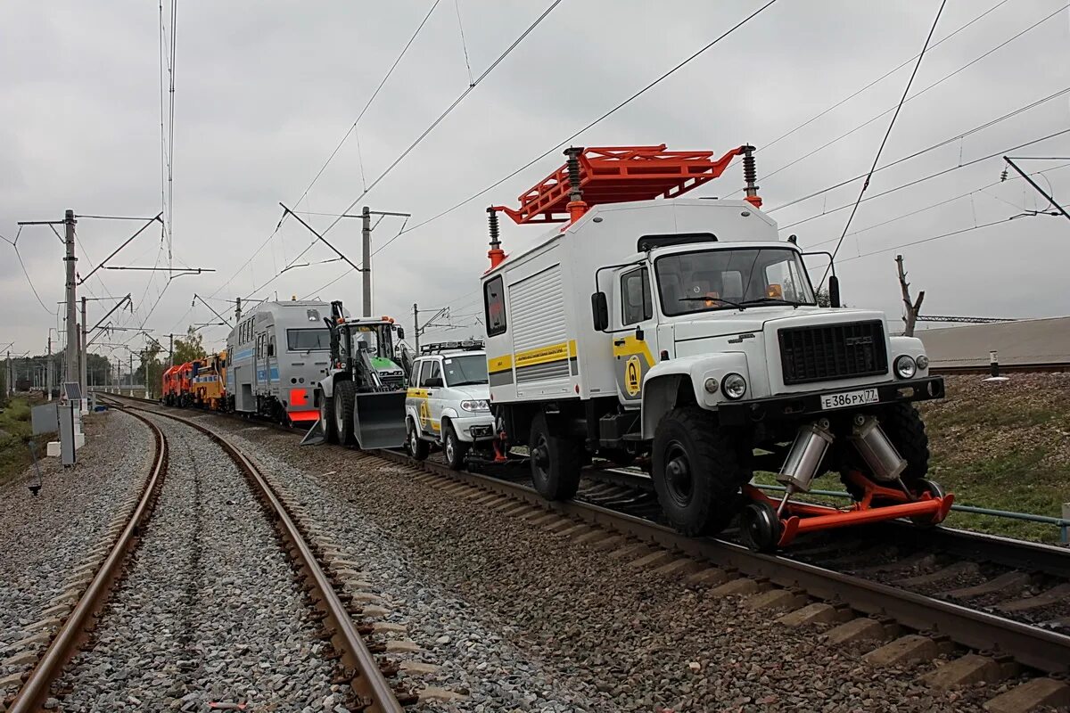 Машинист восстановительного поезда. Путевая машина ПТМ-630. Мотовоз 700. Аккумуляторный мотовоз маневровый. Путейская ж.д. техника.