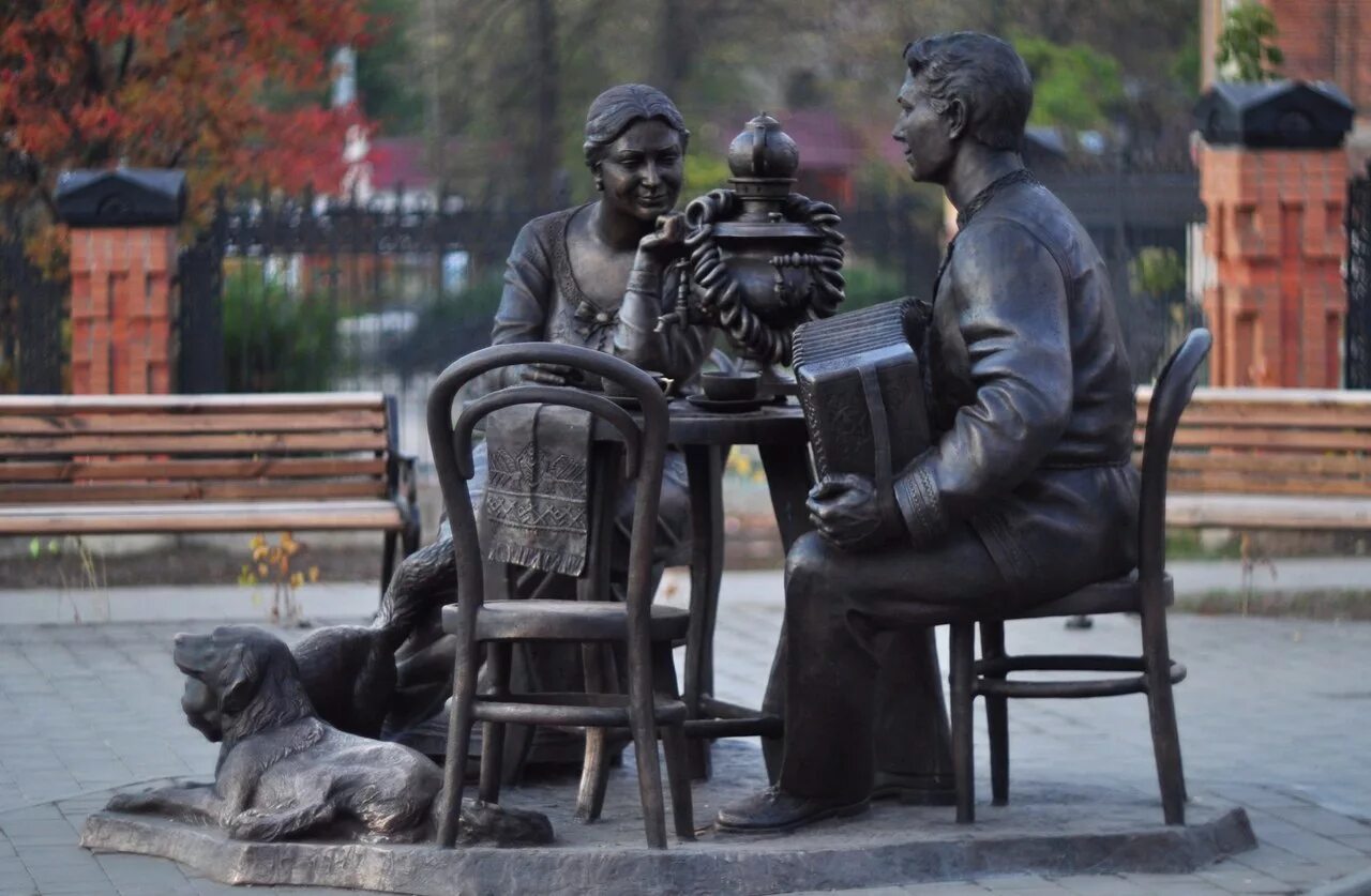 тульское чаепитие скульптура. тульское чаепитие. скульптура чаепитие в туле. сквер тульское чаепитие тула. памятник тульское чаепитие в туле.