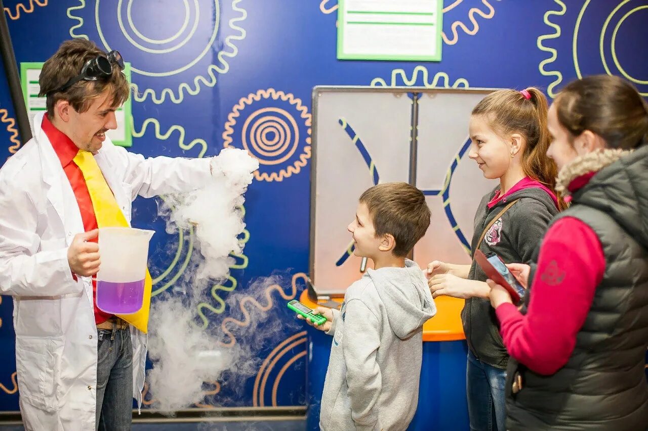 Джон тирс евровидение. Tout univers. Связь с космосом прикол. Tout univers. Вселенная логотип.