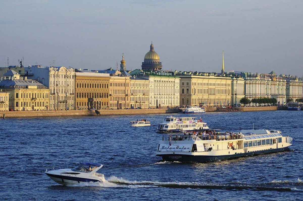 Кораблики спб цена. Речные прогулки по Неве в Санкт-Петербурге. Питер прогулка по Неве. Экскурсии на кораблике в Санкт-Петербурге по рекам и каналам.