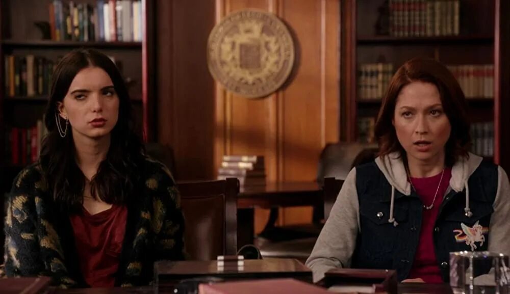 Несгибаемая кимми шмидт сэди синк. Несгибаемая кимми шмидт 2015. Несгибаемая кимми шмидт постер. Несгибаемая кимми шмидт 2015. Несгибаемая кимми шмидт доктор.