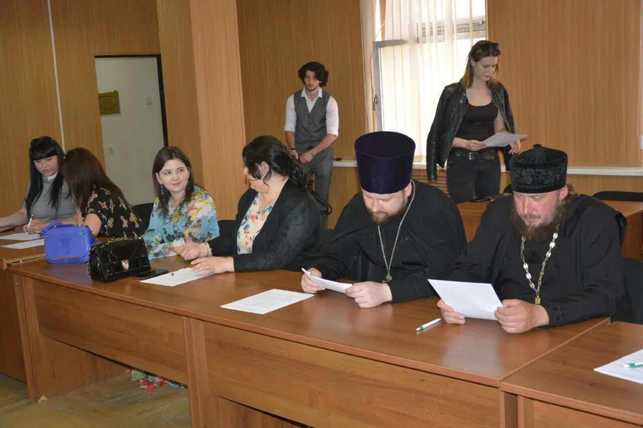 Аттестация кбр. Замминистра здравоохранения нальчик. Министр молодежи кбр. Аттестация кбр. Радио кбр ведущие.