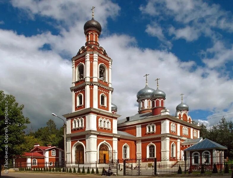 Храм у метро бибирево. Ступино храм всех святых в земле российской. Церковь трех святителей нижний новгород. Святой источник давидова пустынь чеховский район. Москва костромская улица 7 церковь собора московских святых.