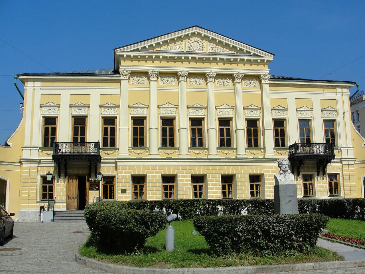 Библиотека-читальня имени а. Библиотека пушкина бауманская. Спартаковская 9 москва. Библиотека-читальня имени а. Библиотека пушкина на спартаковской.