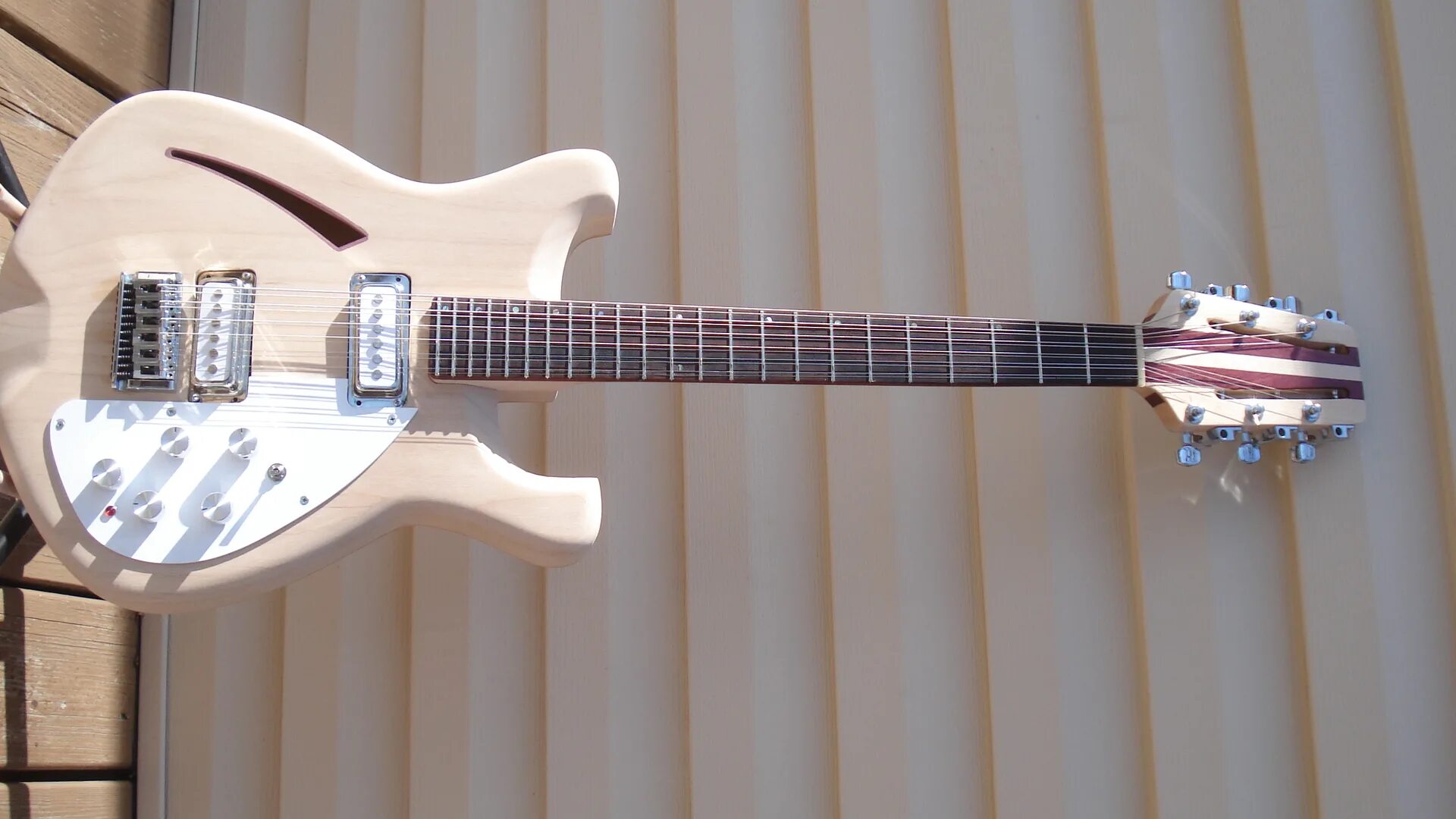 Электрогитара Vintage av10. 12 Струнная гитара леворукая. Danelectro 12 String. Семиструнная электрогитара.