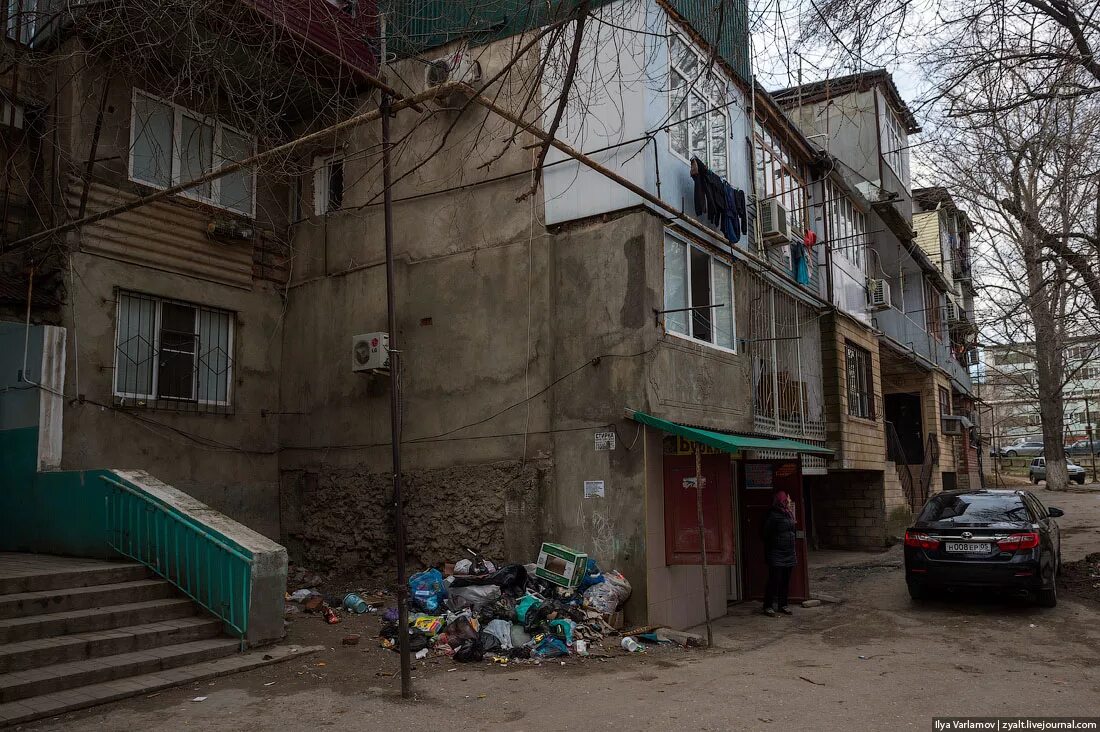 балконы в дагестане самострой. дагестанская архитектура махачкала пристройки. самострой в дагестане. махачкала балконы самострой. застройка в махачкале самострой.