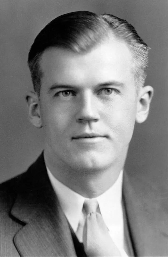 Грааф физик. Хендрик кристофель ван де хюлст. Первый генератор ван де граафа. Электростатический генератор ван-де-граафа. Ван де грааф.