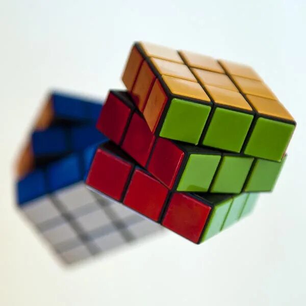 День головоломок. Головоломки Эрно Рубика. Международный день головоломки. Международный день головоломки кубик Рубика.
