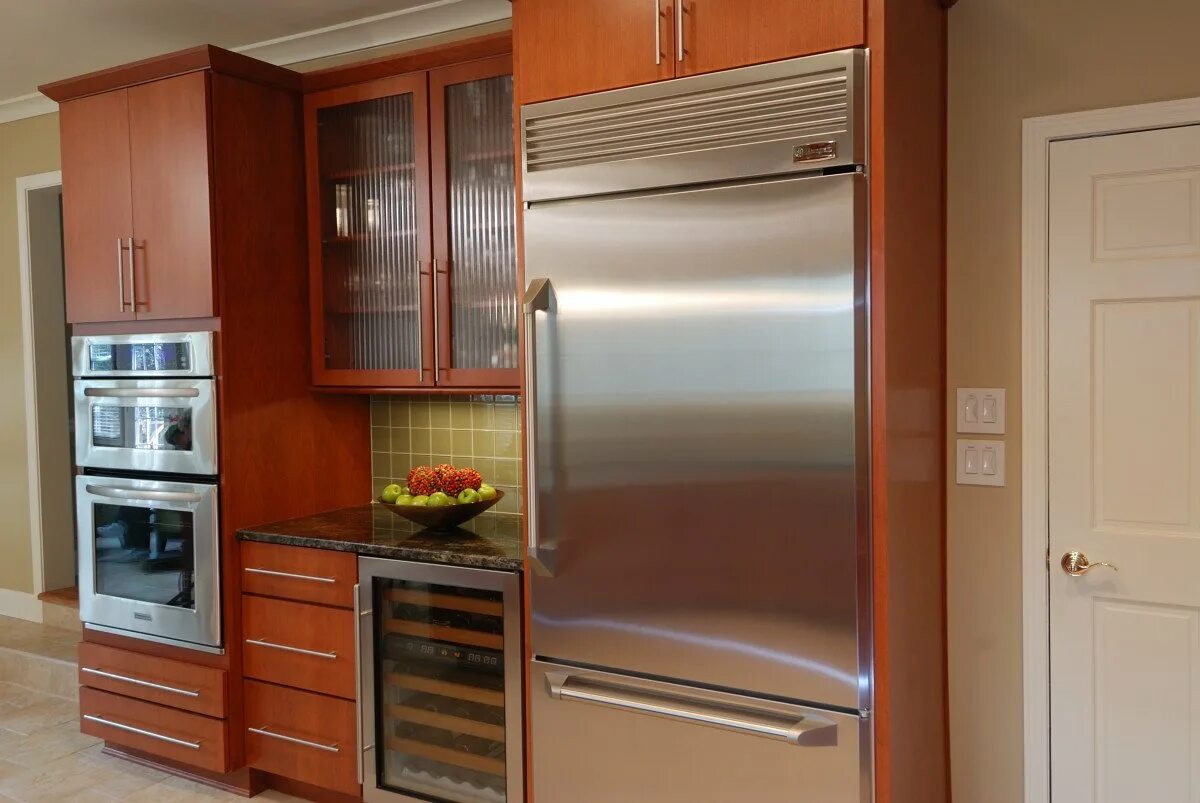 Встроенные холодильники в кухню. Встраиваемый холодильник для кухни. Встроенная кухня. Встроенный холодильник. Какие встроенные холодильники лучше