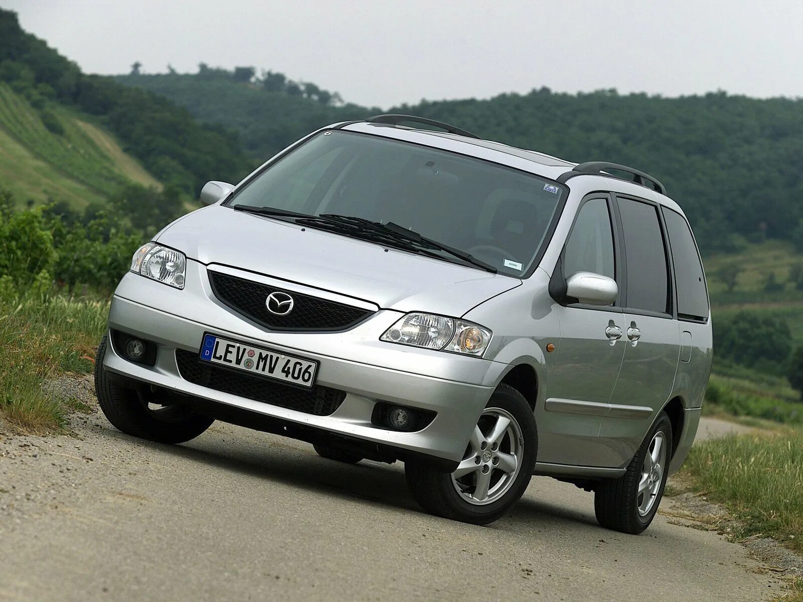 Мазда мпв поколения. Mazda MPV 2002. Mazda MPV 1999. Mazda MPV 2. Mazda MPV, 1999-2003.