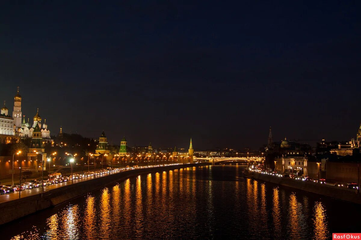 москва ночью. прогулки по москве. ночная москва отель украина. парк горького москва река. ночная прогулка по москве реке.